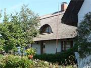 Originres Usedom: Reetgedecktes Bauernhaus in Sellin in der "Usedomer Schweiz".