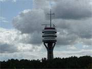 Dunkler Himmel: Der Tower im Osten des Handelshafens von Swinemnde.