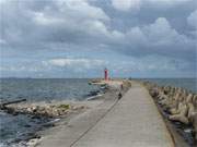 Hafen Swinemnde: Die Ostmole des Handelshafens reicht weit in die Ostsee hinaus.