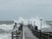 Wegen Wellengang gesperrt: Die Seebrcke des Ostseebades Koserow auf der Insel Usedom.