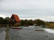 berflutet: Die Auenanlagen des Achterwasserhafens ckeritz stehen unter Wasser.