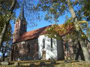 Sonniger Sptherbst auf Usedom: Die Krumminer Kirche in der Sonne.