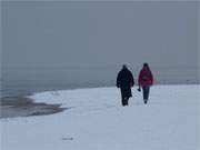 Tief verschneiter Ostseestrand: Zeit für eine Foto-Tour.