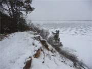 Schneeverwehungen auf dem Achterwasser am Loddiner Höft.