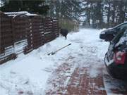 Schneermen im Hof: Die Steinbock-Ferienwohnungen im Winter.