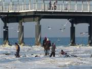 Winterurlaub auf Usedom: Kinder auf dem Strand des Kaiserbades Heringsdorf.