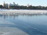 Soweit das Auge reicht, ist die Ostsee vor Zinnowitz gefroren.