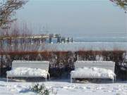 Winterurlaub an der Ostsee: Strandpromenade und Seebrcke von Bansin auf Usedom.