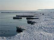 Eisstrand: Mehrere hundert Meter breit sind die gewaltigen Eisformationen am Strand von Zinnowitz.