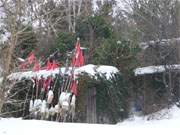 Winterschlaf: Fischerhtte am Ostseestrand von Stubbenfelde.