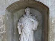 Der Reformator in der Nische: Skulptur in der Sankt Petri-Kirche in Wolgast.