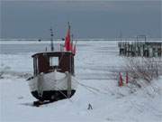 Kein fangfrischer Fisch: Fischerboot im Winterschlaf.