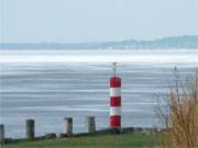 Blick bers Achterwasser bei Loddin: Noch immer sind Eisflchen zu erkennen.