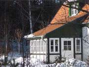 Frhlingsstimmung: Das Haus "Steinbock" im — immer noch beachtlichen — Restschnee.