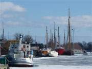 Eingefroren: Boote im Museumshafen der Hansestadt Greifswald.