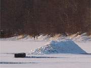 Spaziergang in der Abendsonne: Eisberge am Fu der Steilkste bei Kamminke.