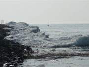 Ende Mrz immer noch Eisschollenberge an der Hafenmole von Kamminke am Stettiner Haff.