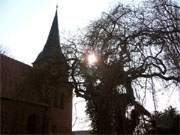 Das Hinterland der Insel Usedom: Kirchhof in der kleinen Usedomer Gemeinde Mellenthin.