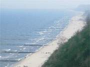 Weier Sandstrand: Blick vom Streckelsberg bei Koserow auf den Ostseestrand.