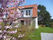 Kirschblte auf Usedom: Der Garten des Steinbock-Ferienhofes im Bernsteinbad Loddin.