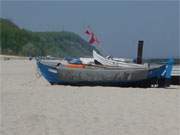 Fischfang auf der Ostsee: Fischerboote am Ostseestrand von Stubbenfelde, einem Ortsteil des Seebades Loddin.