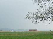 Verhangene Stimmung ber Usedom: Das Bootshaus an der Melle, einem Arm des Achterwassers.