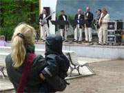 Swing auf dem Klpinseer Kurplatz: Kurkonzert im Bernsteinbad Loddin.