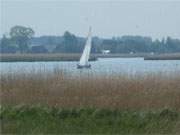 Wassersport auf der Insel Usedom: Blick ber den Peenestrom nach Hohendorf auf dem Festland.