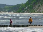 Mtzenwetter: Spiel im Ostseewasser am Strand des Bernsteinbades ckeritz.