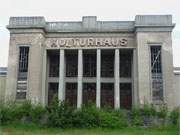 "Kulturhaus": In bester Lage rottet dieses Zinnowitzer Gebude einer ungewissen Zukunft entgegen.