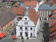 Die Altstadt von Wolgast: Der Rathausplatz mit dem Rathaus der Stadt Wolgast.