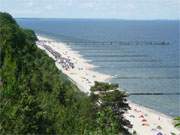 Blick vom Streckelsberg: Ostseestrand und Seebrcke des Bernsteinbades Koserow auf Usedom.