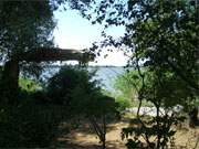 Uferlandschaft: Entlang eines Wanderweges am Usedomer See finden sich immer wieder romantische Zugnge zum See.