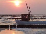 Urlaubsparadies Usedom: Sonnenuntergang am Ostseestrand des Bernsteinbades Zempin.