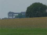 Monument im Regen: Die Ruine der Eisenbahnhubbrcke bei Karnin.