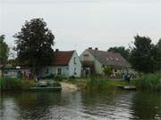 Nur aus wenigen Häusern besteht Ostklüne, eine Gemeinde weit im Hinterland Usedoms.