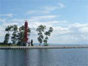 Kaiserfahrt zwischen Usedom und Wollin: Radarstation am Ausgang zum Stettiner Haff.