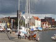 Stadt am Wasser: "Am Hafen" und "Ulmenstrae" in der Hansestadt Wismar.