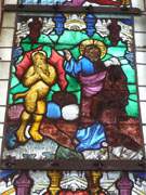 Teufel bittet um Gnade: Kirchenfenster der Heilige-Geist-Kirche in Wismar.