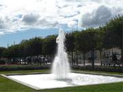 Springbrunnen im Gegenlicht: Strandpromenade des Usedomer Kaiserbades Ahlbeck.