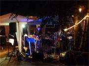 Live-Musik von zwei Bands: Seit vielen Jahren gibt es das Hoffest auf dem Reiterhof Klpinsee.