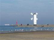 Ost- und Westmole: Der Hafen des Ostseebades Swinemnde auf Usedom.