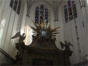 Strahlenkranz: Lichtmotiv als Holzschnitzwerk in der Kirche Sankt Marien.