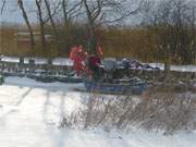 Fischerboot im Hafen von Loddin: Hoffentlich hlt das Boot das Eis aus.