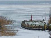 Das Achterwasser zwischen Usedom und dem Festland ist fast komplett gefroren.