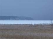 Die Krumminer Wiek und die Halbinsel Gnitz mit dem Kastenberg verschwimmen hinter den Schneeflocken.