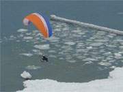 Gleitschirmflieger ber dem Ostseestrand des Usedomer Bernsteinbades ckeritz.