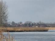 Usedom im Winter: Trotz Tauwetter prsentiert sich die Rieck und das Bernsteinbad Zempin winterlich.