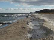 Blick nach Bansin: Eisformationen am ckeritzer Ostseestrand.