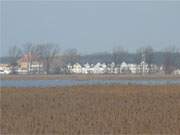 In der Ferne: Der Hafen des Ostseebades Karlshagen am Peenestrom.